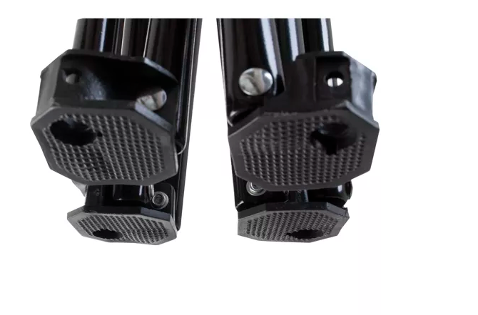 Összecsukható és könnyen hordozható kempingszék italtartós karfával és 100 kg teherbírással – zöld horgászszék 9