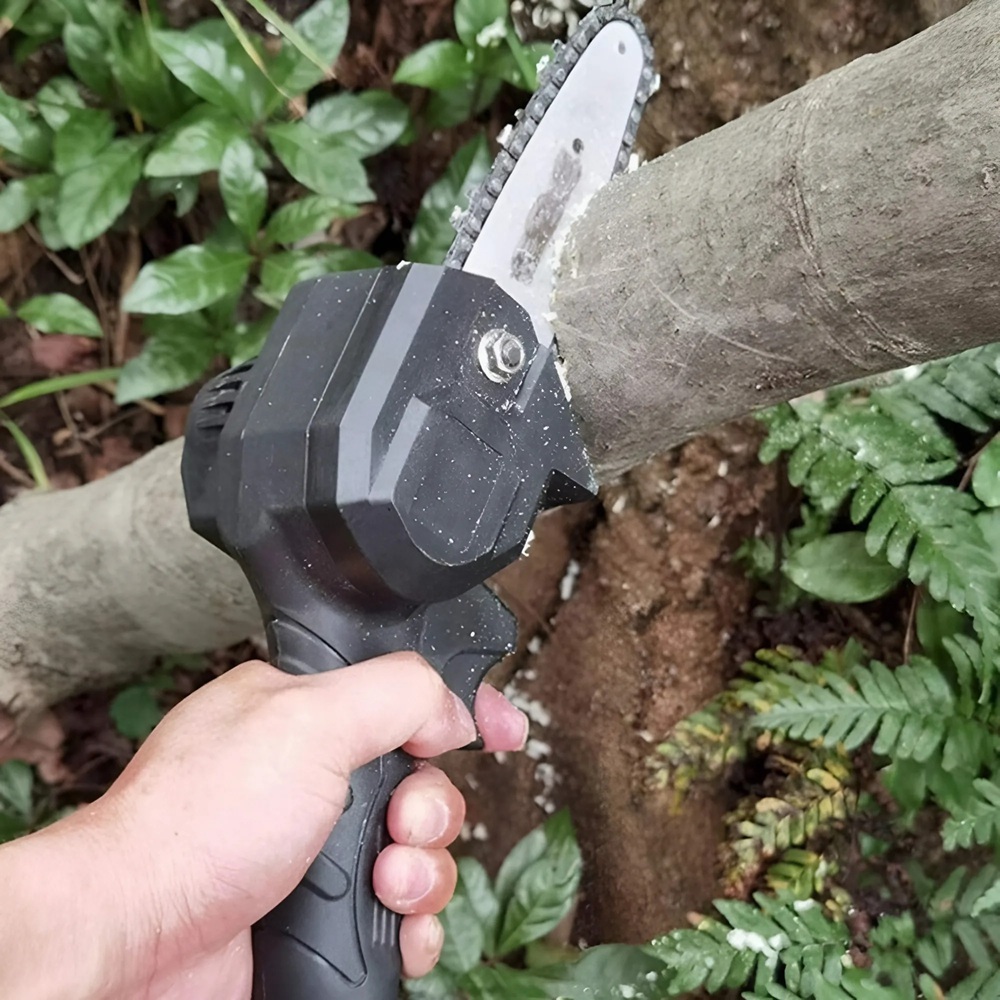 Weber_akkumulátoros_láncfűrész_10_cm_vágáshossz,_kompakt_és_erőteljes,_2_db_21V_os_akkumulátorral